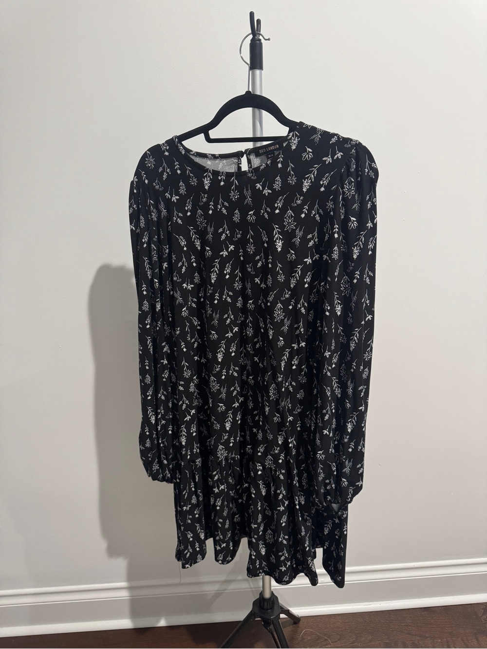 QED London Black & White Floral Long-Sleeve Dress